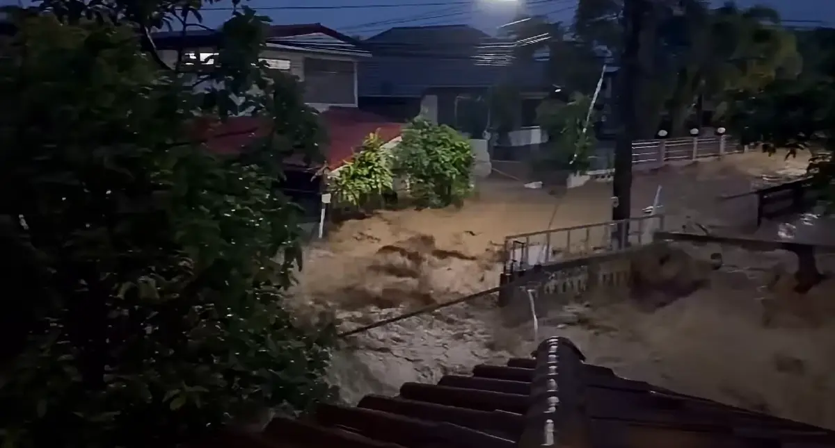 น่านวิกฤต น้ำป่าซัดสะพานขาด อ.ปัว ปิดถนน สั่งอพยพยกของขึ้นที่สูง