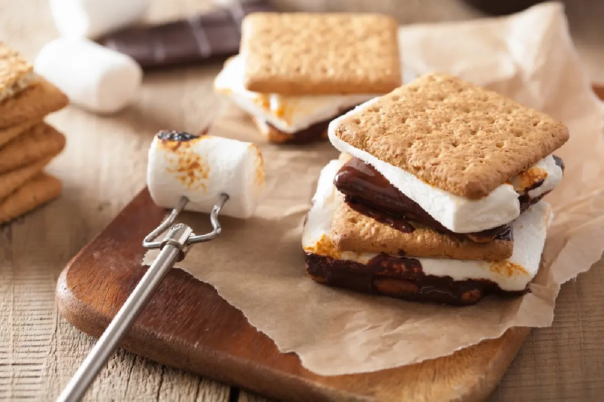 'สมอร์' ขนมแคมปิ้งแห่งชาติ อร่อยถึงขั้นมีวัน S'more Day