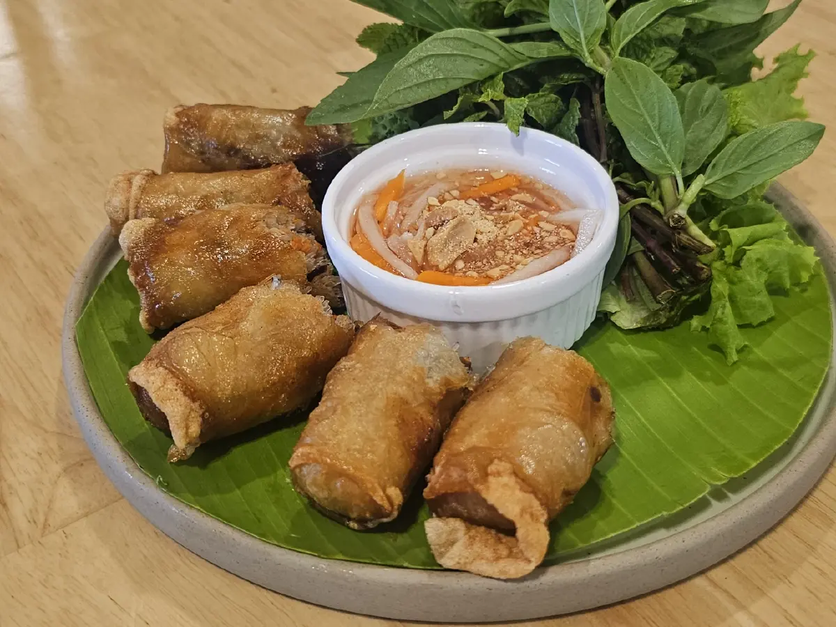 ‘อาหารเวียดนามแท้’ ร้านลับในลานจอดรถ ‘Vietnamese and more’