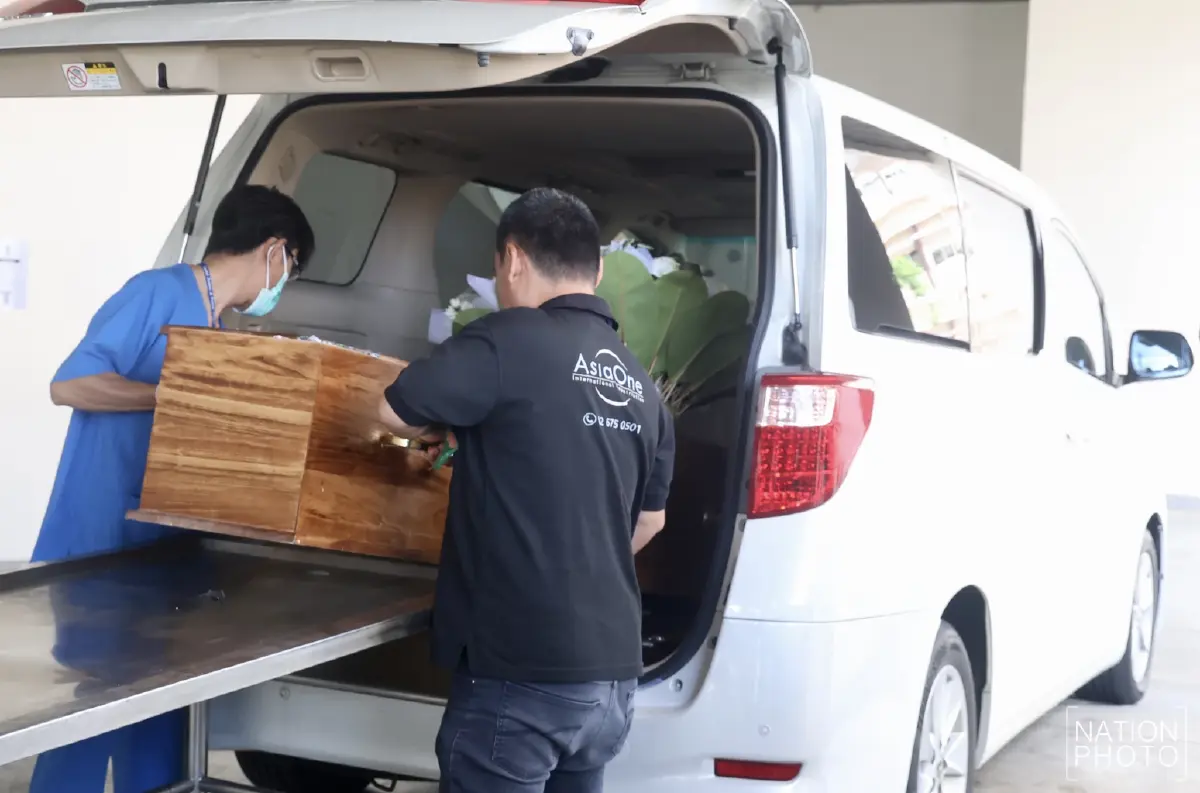 ร่าง ‘ฮลุน โซโล่’ ถึงสถาบันนิติวิทยาศาสตร์ เพื่อหาสาเหตุการเสียชีวิต