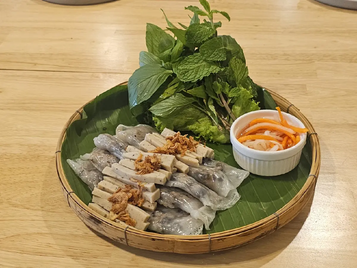 ‘อาหารเวียดนามแท้’ ร้านลับในลานจอดรถ ‘Vietnamese and more’