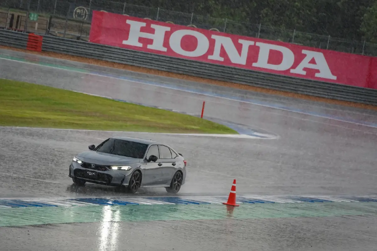 ฮอนด้า Civic e:HEV เติม S+ Shift เสริมอารมณ์สปอร์ต ลุย ช้าง เซอร์กิต