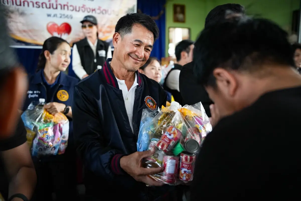 ‘ยศชนัน’ ลุยเดินสายช่วยน้ำท่วม จ.น่าน เร่งผลักดันโครงการแก้น้ำท่วมซ้ำซาก