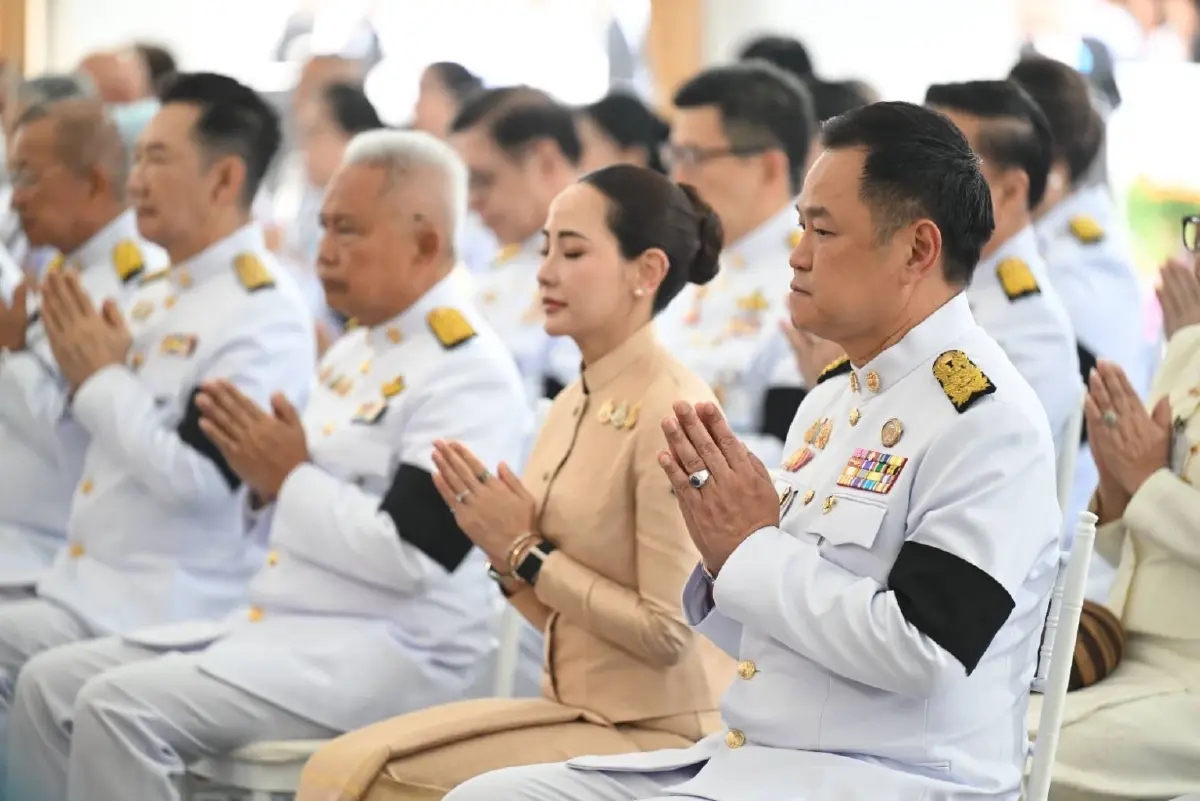 'นายกฯ' นำตักบาตรพระสงฆ์ 193 รูป ถวายพระราชกุศล เนื่องในวันแม่แห่งชาติ