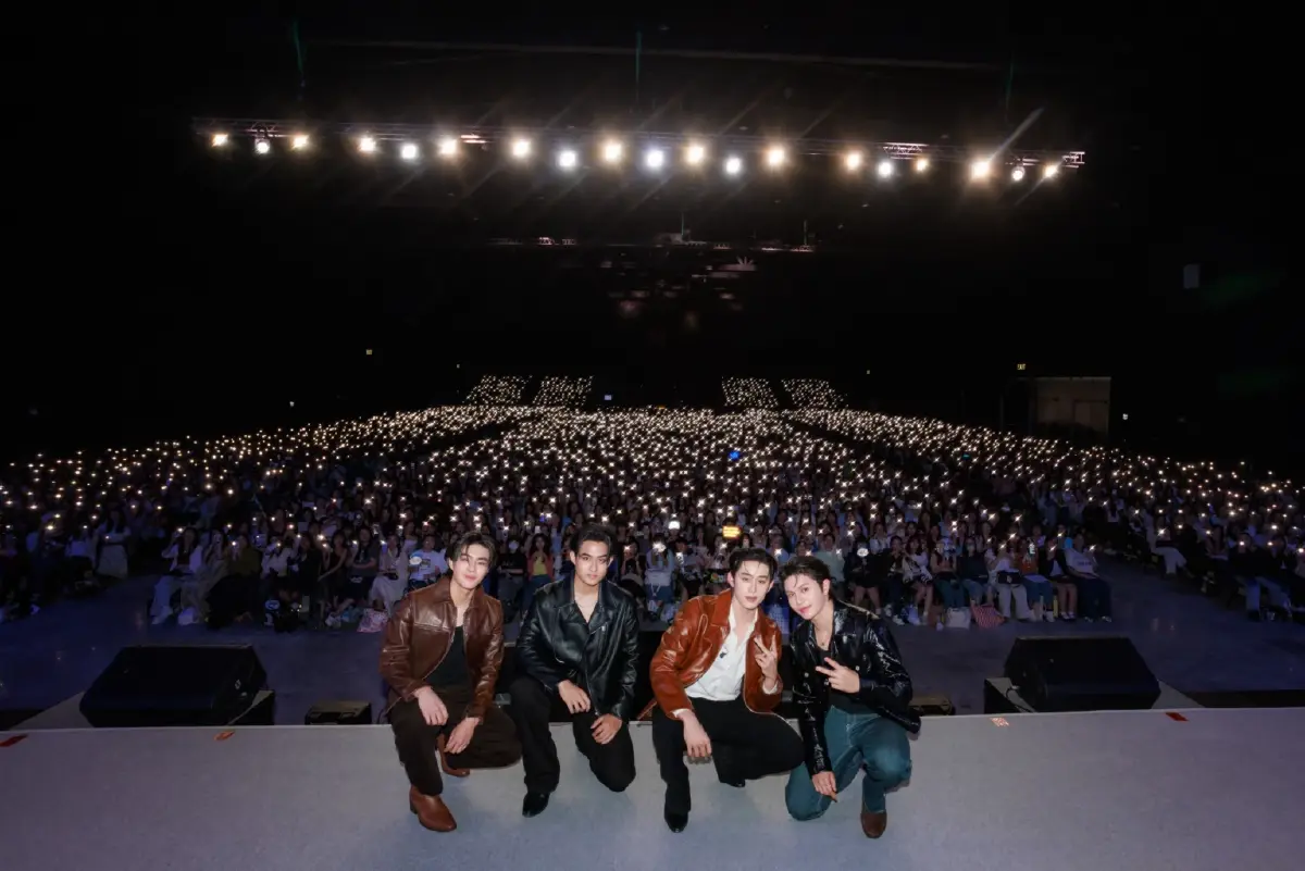 ‘วิลเลี่ยม-เอส’ แท็กทีม ‘บาร์โค้ด-คิน’ ดูซีรีส์ตอนแรก ในงาน ‘You Maniac Opening Night’