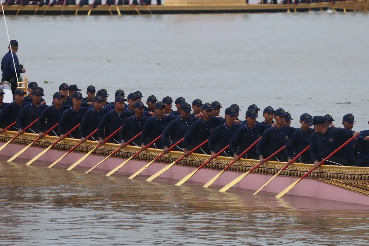 ประมวลภาพ ซ้อมย่อยวันแรก'ขบวนพยุหยาตราทางชลมารค' กำลังฝีพาย 2,200 นาย เรือ 52 ลำ