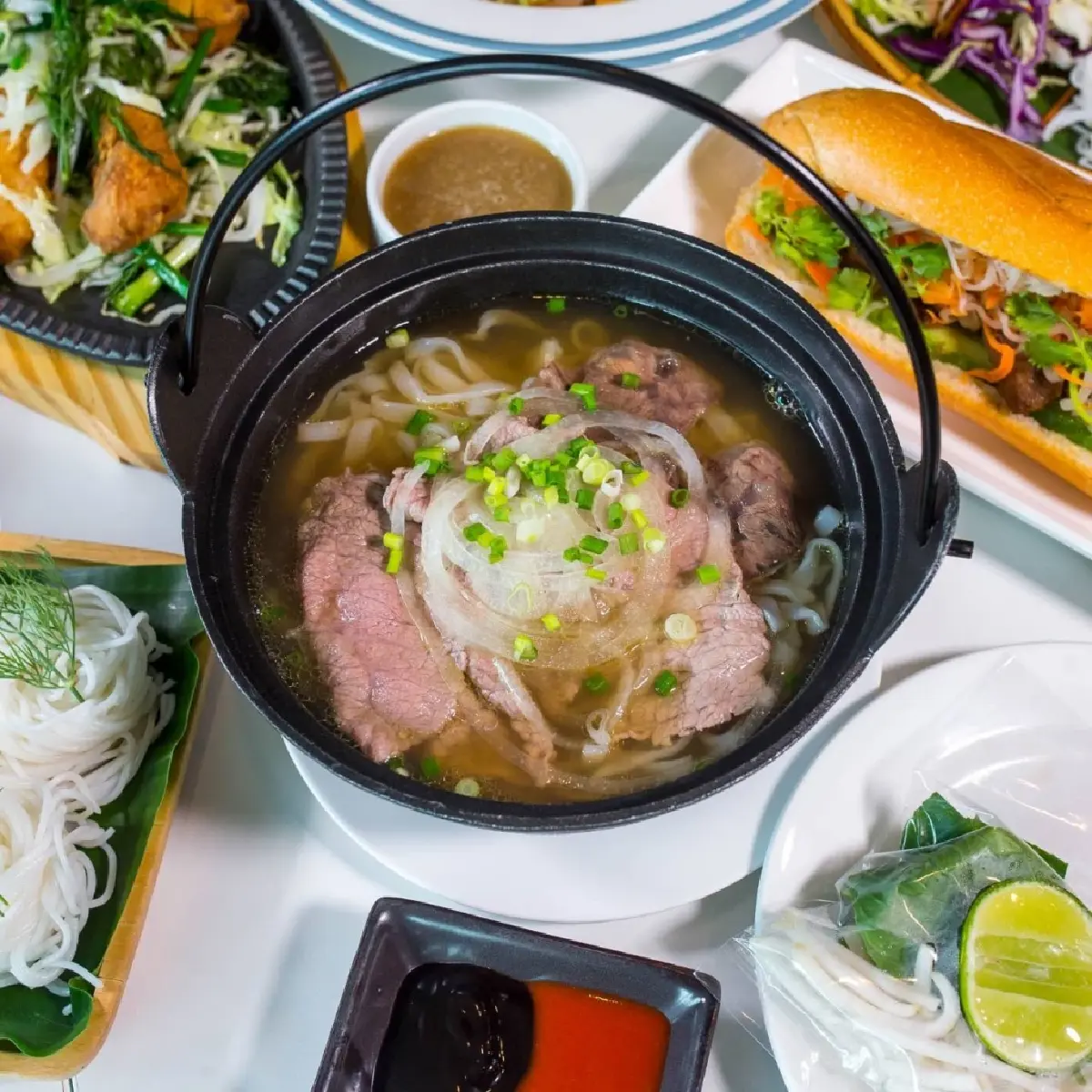 ‘อาหารเวียดนามแท้’ ร้านลับในลานจอดรถ ‘Vietnamese and more’