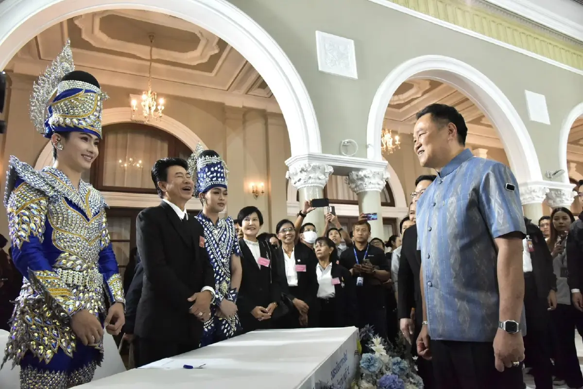 'สุขสมรวย' ชู 'ระเบียบวาทะศิลป์' ต้นแบบสมาชิกกองทุนหมู่บ้าน นำเงินกู้ต่อยอดอาชีพ