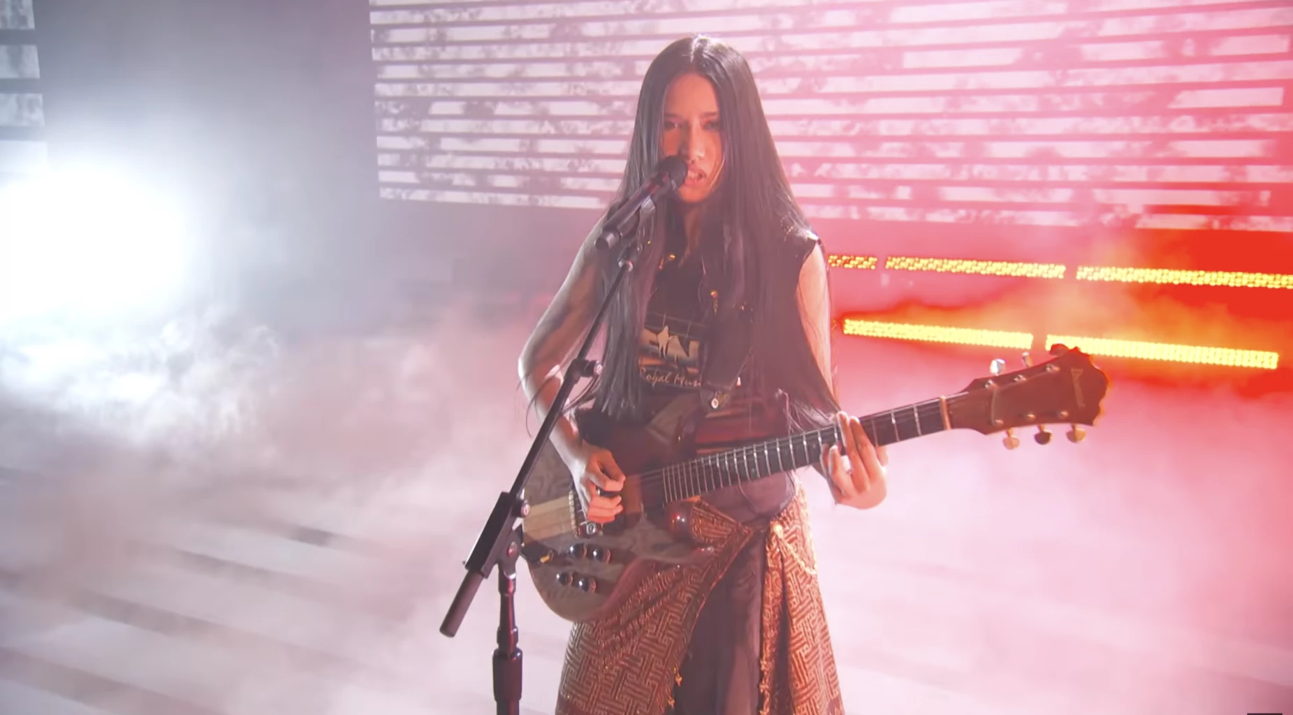 แกะลุค 'เนเน่ รอยัล' ส่ง 'ผ้าไทย-ของดีภูเก็ต' ผงาดเวที America's Got Talent