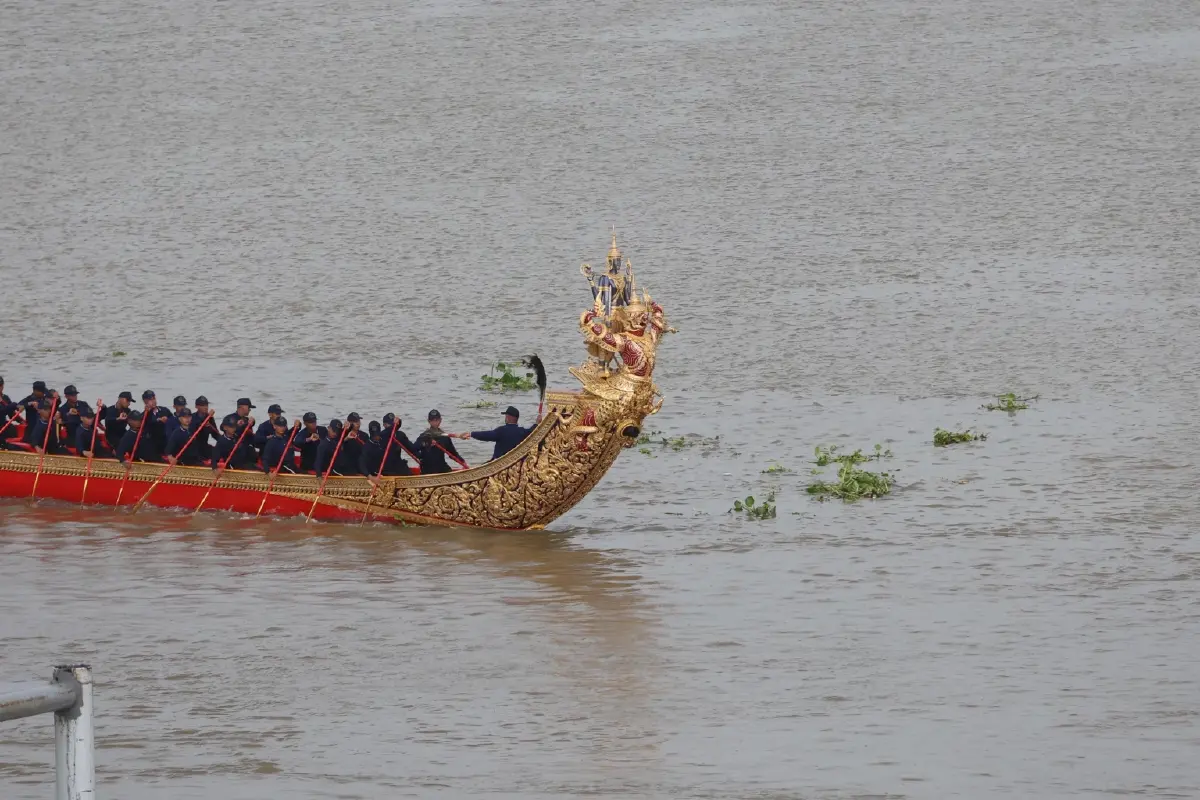 ประมวลภาพ ซ้อมย่อยวันแรก'ขบวนพยุหยาตราทางชลมารค' กำลังฝีพาย 2,200 นาย เรือ 52 ลำ