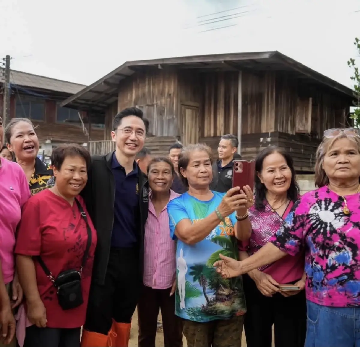 สัญญาณ 'เชน คัมแบ็ก' เมื่อ 'แดง' ฟื้นตัว 'น้ำเงิน' ใกล้โคม่า