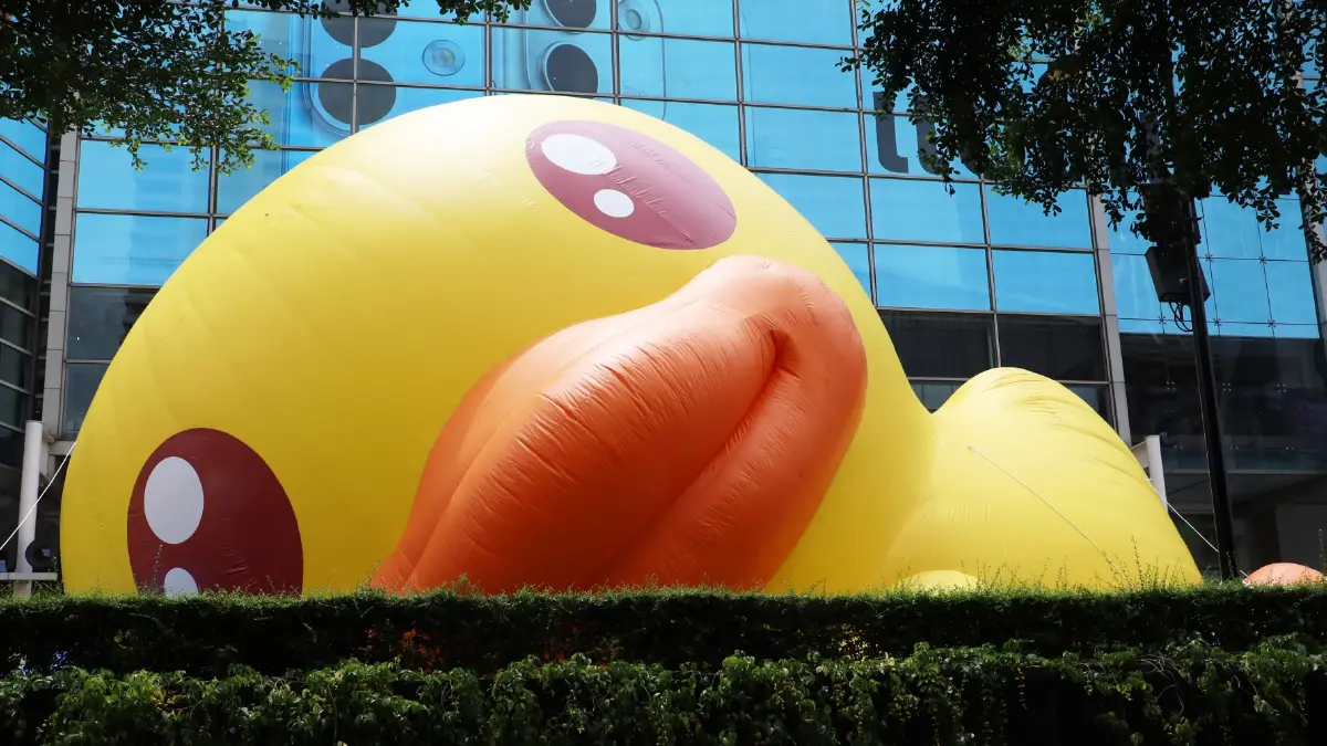 'เป็ดเหลือง' บุกกรุงเทพฯ ในงาน 'B.Duck Playful 20th-Glow In The Duck' วันที่ 24 ส.ค.-20 ก.ย. 69