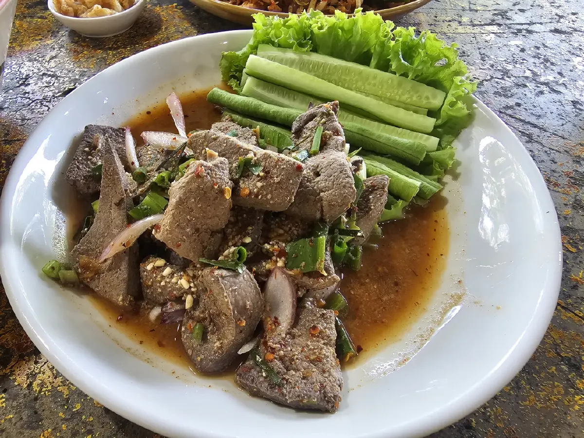 ‘ครัวบ้านเราเอง เขาใหญ่’ อาหารไทย-อีสาน รสมือแม่ แซ่บหลาย