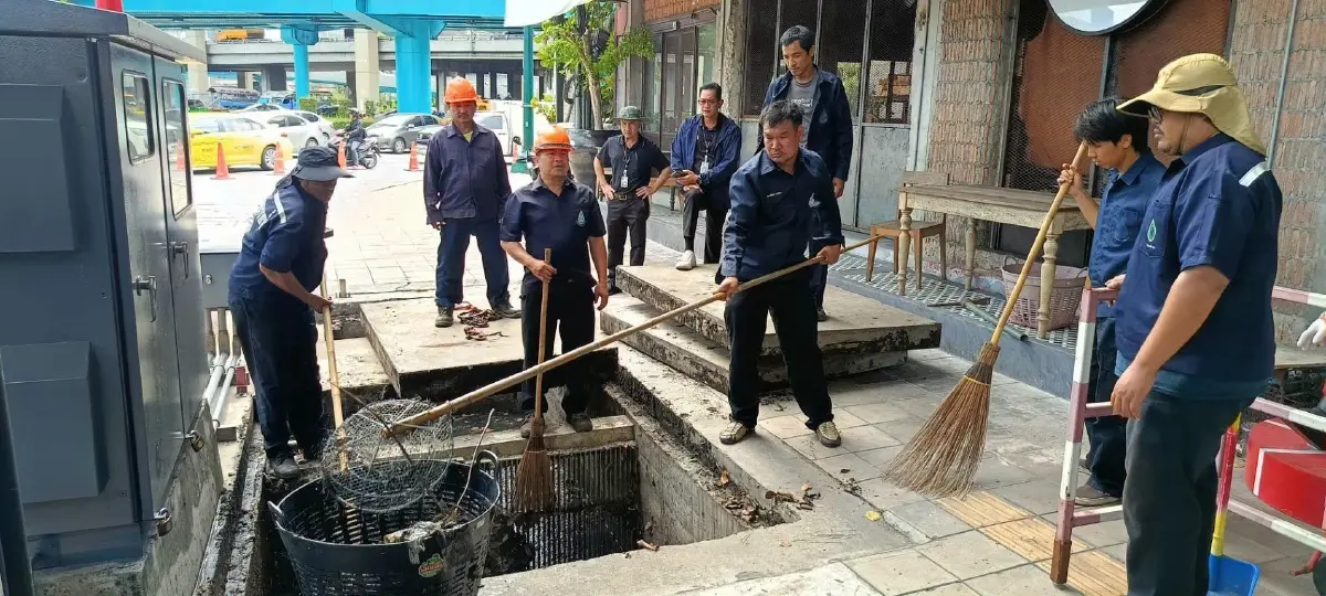 กทม. ตั้งศูนย์ฯ น้ำท่วม 50 เขต สั่งพร่องน้ำ 24 ชม. รับมือฝนตกหนัก