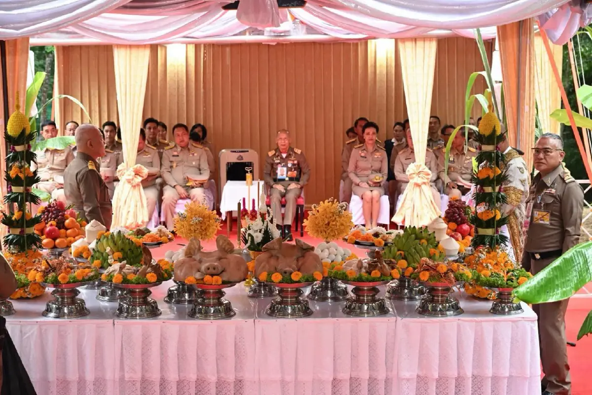พิธีบวงสรวงตัด 'ไม้จันทน์หอม' อช.กุยบุรี ใช้ในพระราชพิธี 'เจ้าฟ้าพัชรกิติยาภาฯ'