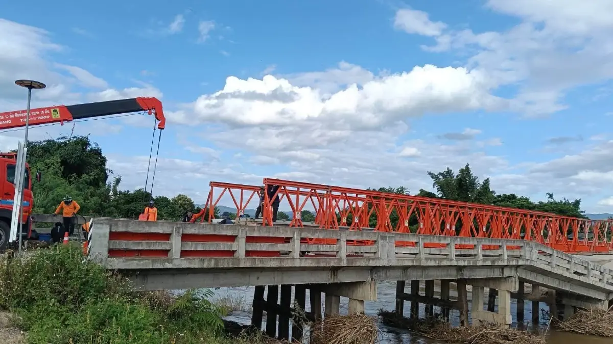 ปภ. เร่งติดตั้ง สะพานเบลีย์ เชื่อมบ้านป่าแดด-ทุ่งฟ้าผ่า เชียงราย เปิดสัญจร 19 ส.ค.นี้