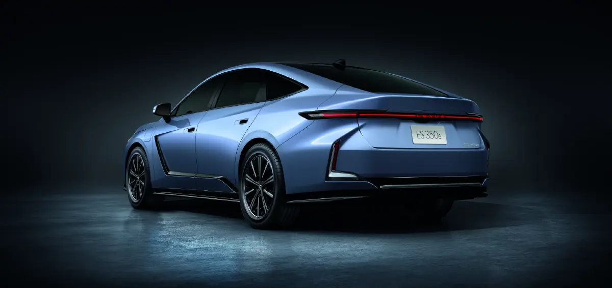 Lexus ES เจนฯ 8 ใหญ่ขึ้น โฉบเฉี่ยวขึ้น 2 ทางเลือก ‘ไฮบริด-EV’