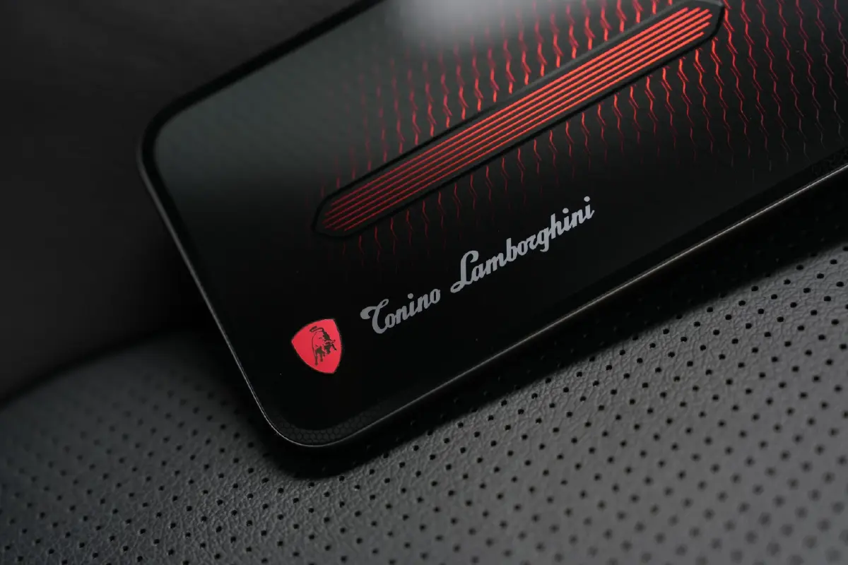 หมื่นกว่าก็มีลัมโบร์กินีได้ กับ 'TECNO POVA 8 PRO 5G Tonino Lamborghini Limited Edition'