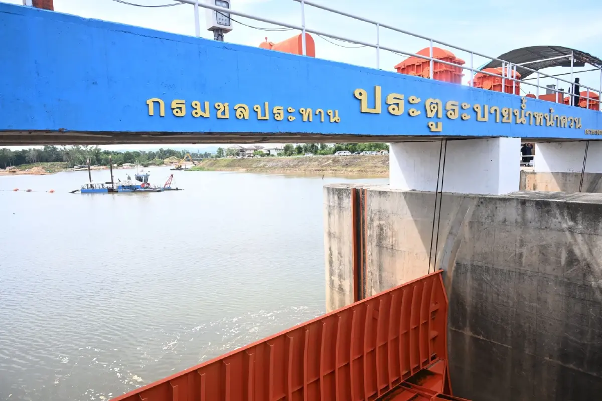 สุริยะ ตรวจหาดใหญ่  จ. สงขลา  'สั่งลุยซ่อมคลอง ร.1 รับมือฝนใต้'