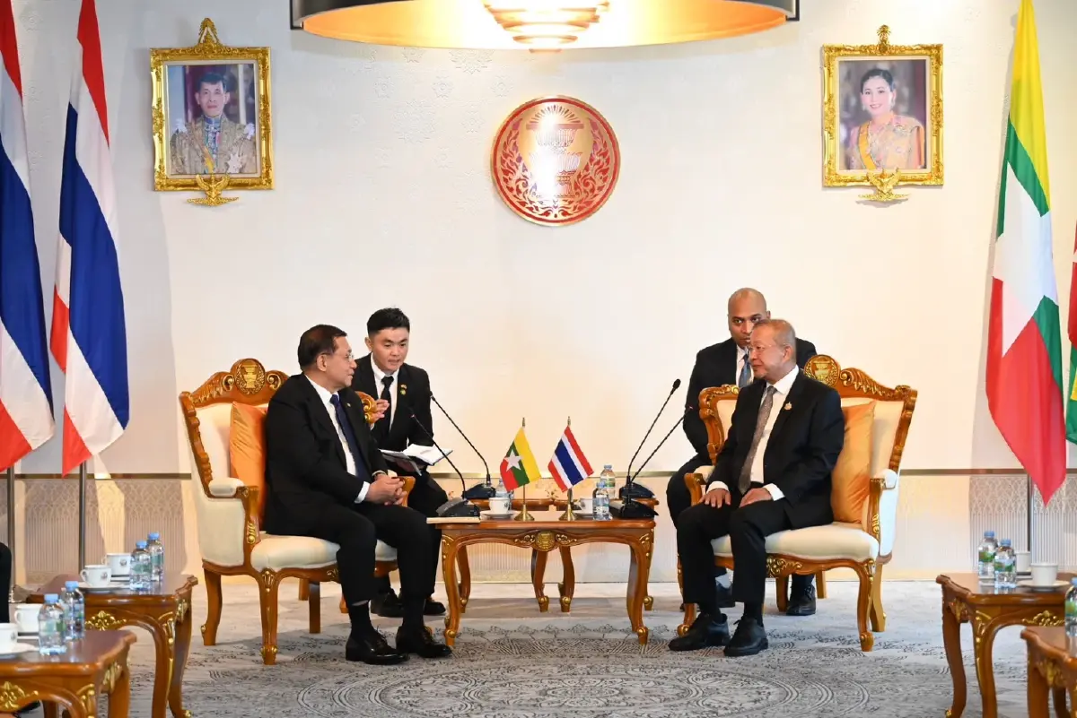 'สส.ปชน.' ตะโกน ถาม 'มิน อ่อง ไลง์' ปมสันติภาพ  ระหว่างเยือนรัฐสภา