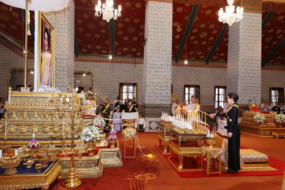 ในหลวง-พระราชินี เสด็จฯ ทรงบำเพ็ญพระราชกุศลทักษิณานุปทาน วันคล้ายวันพระราชสมภพ สมเด็จพระพันปีหลวง