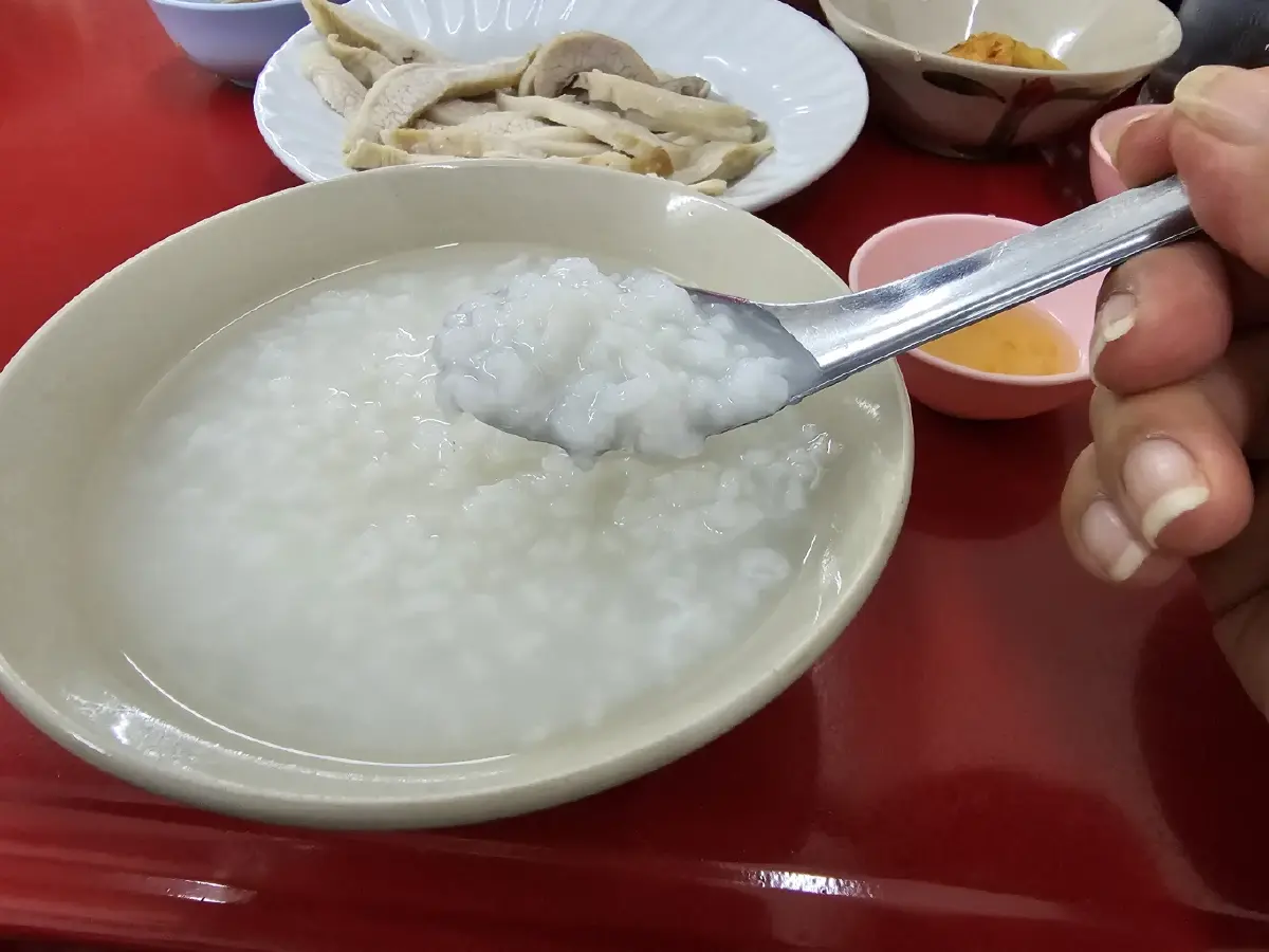 เฮียเว้ง (ติกฮะ) ข้าวต้มในตำนาน 100 ปี อร่อย 'ย่านสะพานเหล็ก'