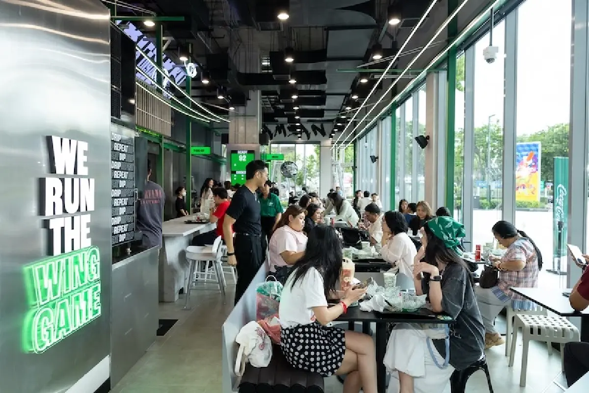 'Wingstop' ผุดแฟลกชิพสโตร์ ดีไซน์ ‘Bangkok Street Energy’ เขย่าตลาดร้านอาหาร