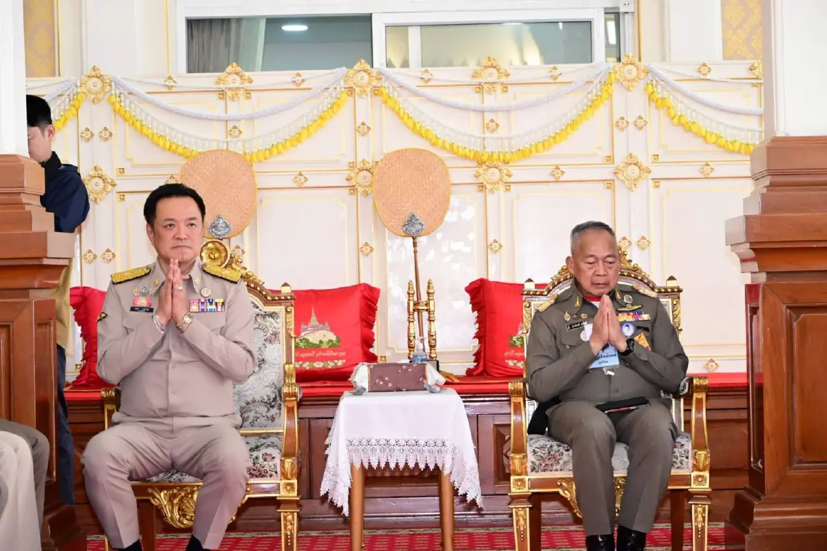 ‘พล.อ.อ.สถิตย์พงษ์’ พร้อม ‘อนุทิน’ ล่องเรือศึกษาคูคลอง รอบเกาะรัตนโกสินทร์