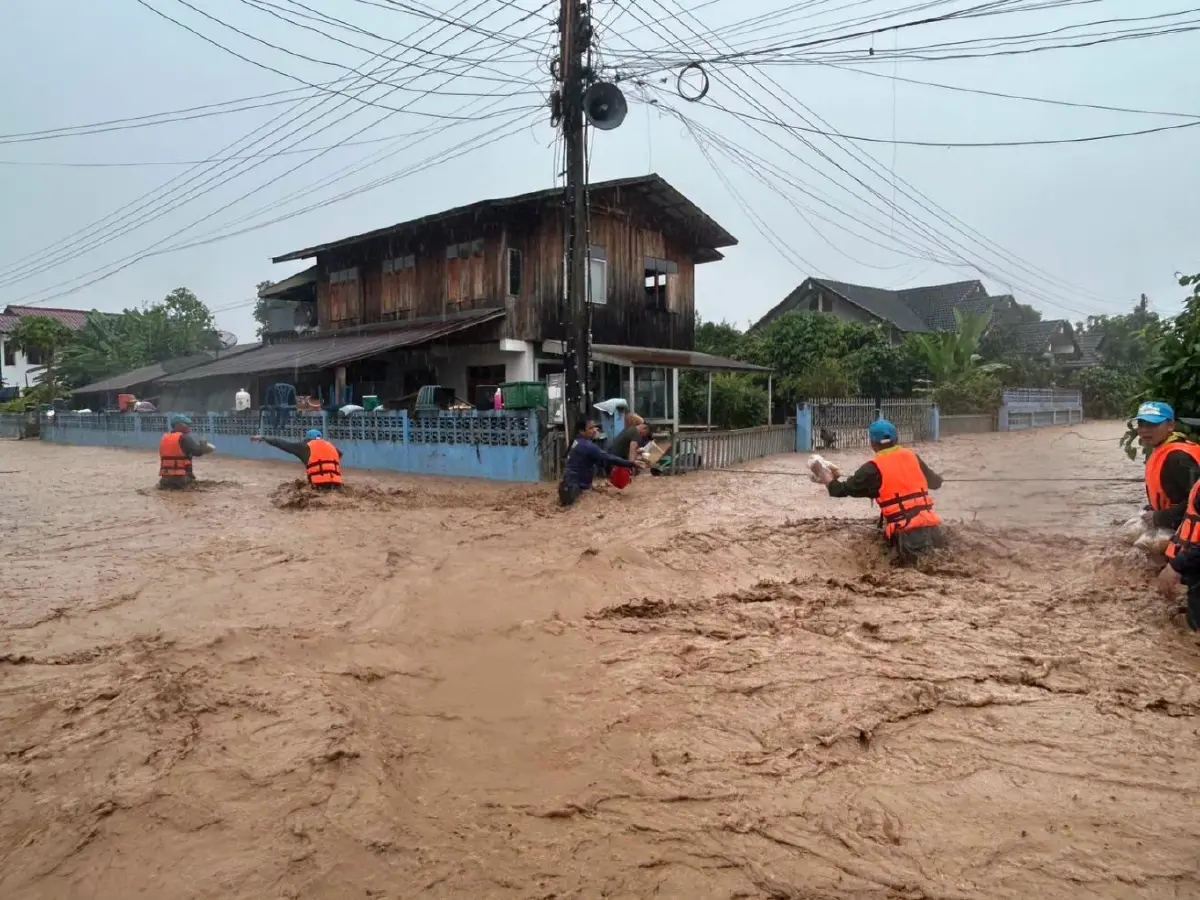 อัปเดต น้ำท่วมน่าน ศบภ.มทบ.38 ระดมกำลังพลเร่งช่วยผู้ประสบอุทกภัย อ.ปัว จ.น่าน