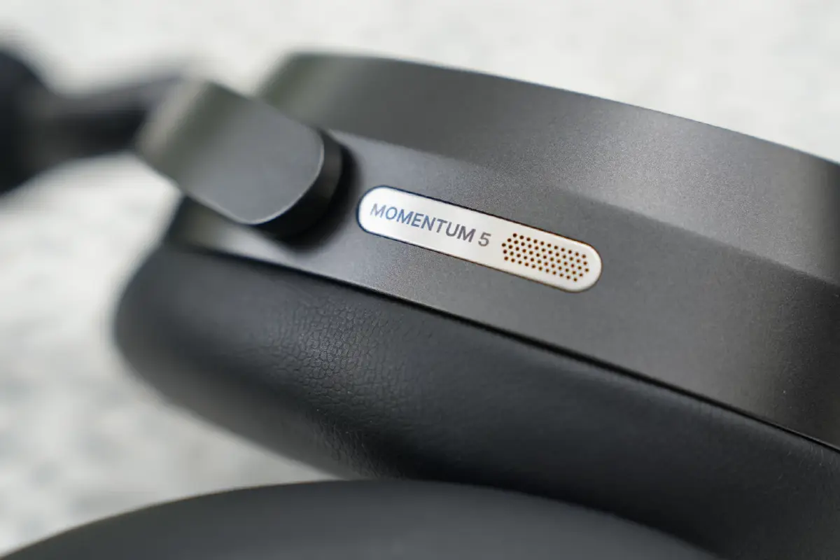 เสียงดี เปลี่ยนแบตได้! รีวิว 'Sennheiser MOMENTUM 5 Wireless' หูฟังเสียง Hi-Res แบตอึด 57 ชม. เปลี่ยนแบตได้เอง