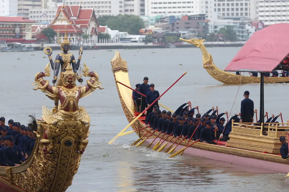 ประมวลภาพ ซ้อมย่อยวันแรก'ขบวนพยุหยาตราทางชลมารค' กำลังฝีพาย 2,200 นาย เรือ 52 ลำ