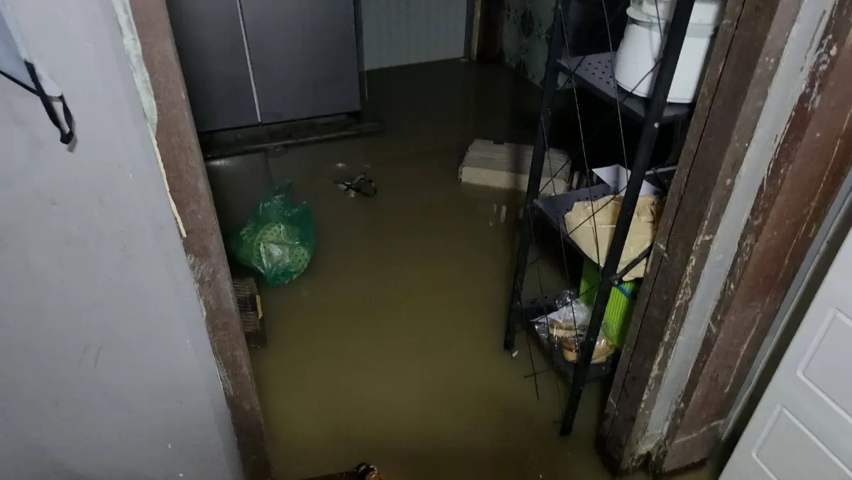 น้ำท่วมอำเภอพร้าว เชียงใหม่ เร่งสูบน้ำ ขนของ ตรวจพบกลุ่มฝนจ่อซ้ำ