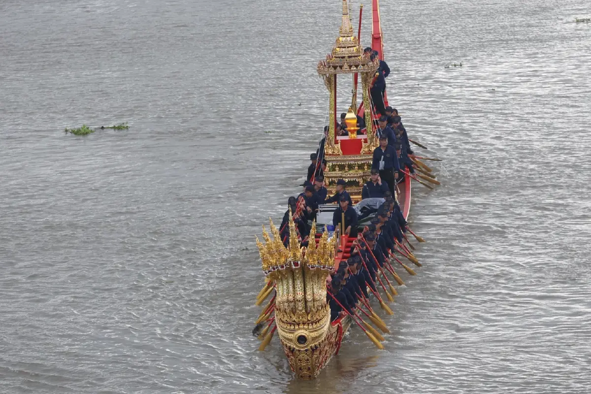 ประมวลภาพ ซ้อมย่อยวันแรก'ขบวนพยุหยาตราทางชลมารค' กำลังฝีพาย 2,200 นาย เรือ 52 ลำ