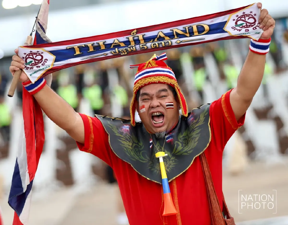 แฟนบอลทยอยเข้าสนามราชมังฯ ร่วมเชียร์ ทีมชาติไทย ดวล สิงคโปร์ ศึก ASEAN Cup 2026