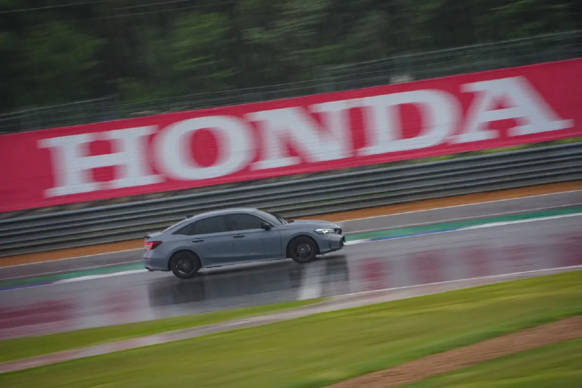 ฮอนด้า Civic e:HEV เติม S+ Shift เสริมอารมณ์สปอร์ต ลุย ช้าง เซอร์กิต