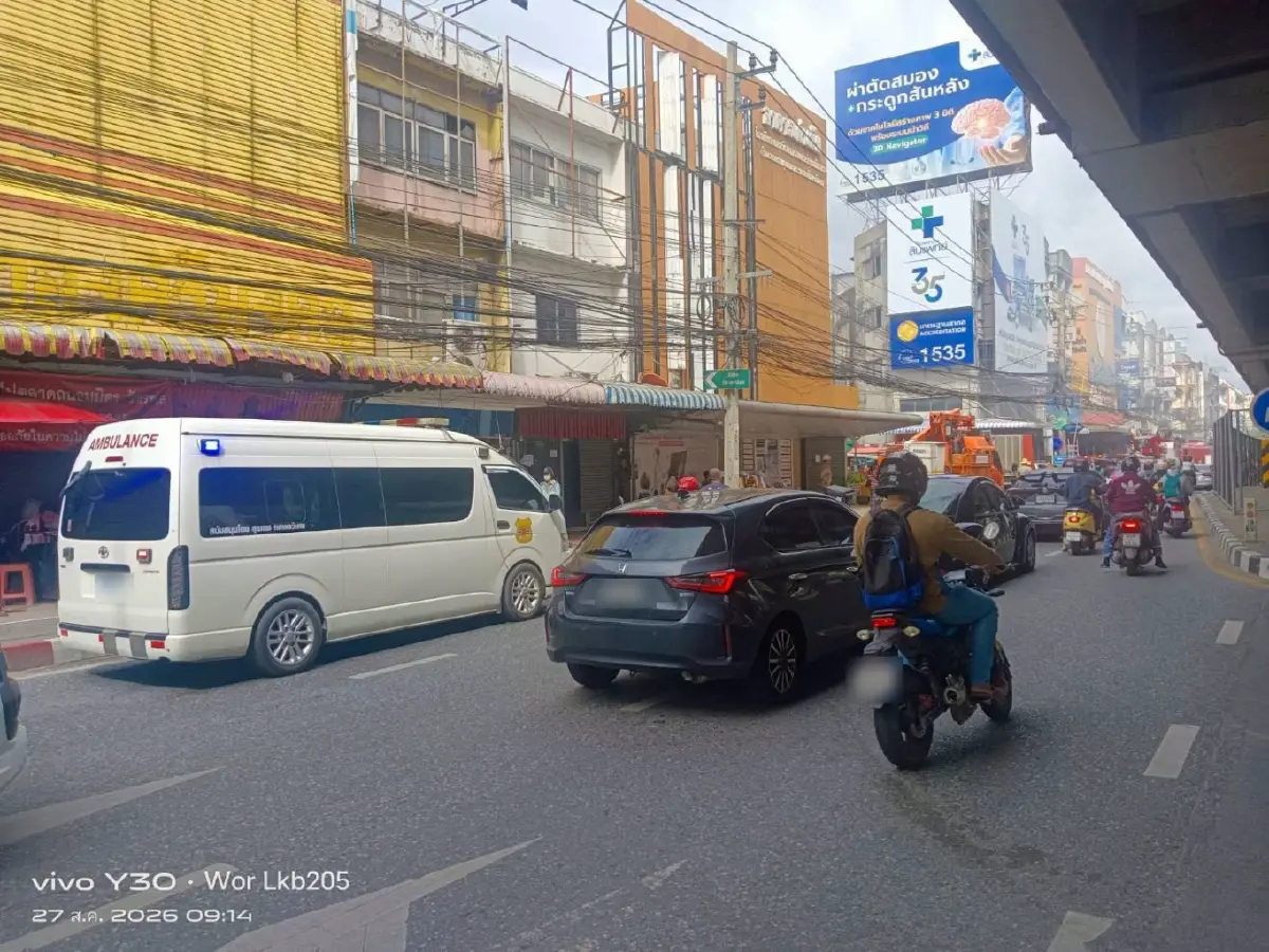 ด่วน! ไฟไหม้ตึกแถว ซอยรามอินทรา 46/1 เร่งฉีดน้ำคุมเพลิง รถติดมาก