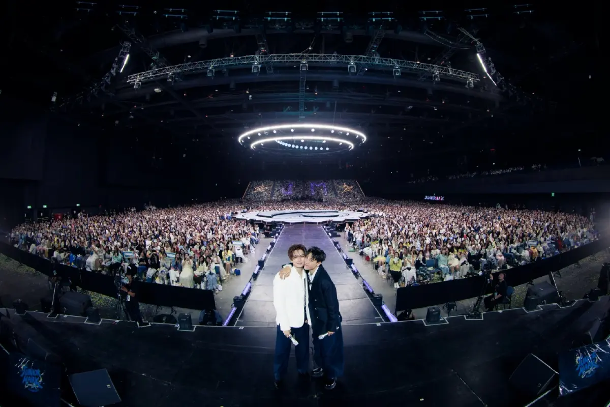 ‘จูเนียร์-มาร์ค’ ใส่สุด คว้าเทรนด์โลก 3 วันติด ใน ‘JUNIOR MARK SunnyMoon CONCERT’