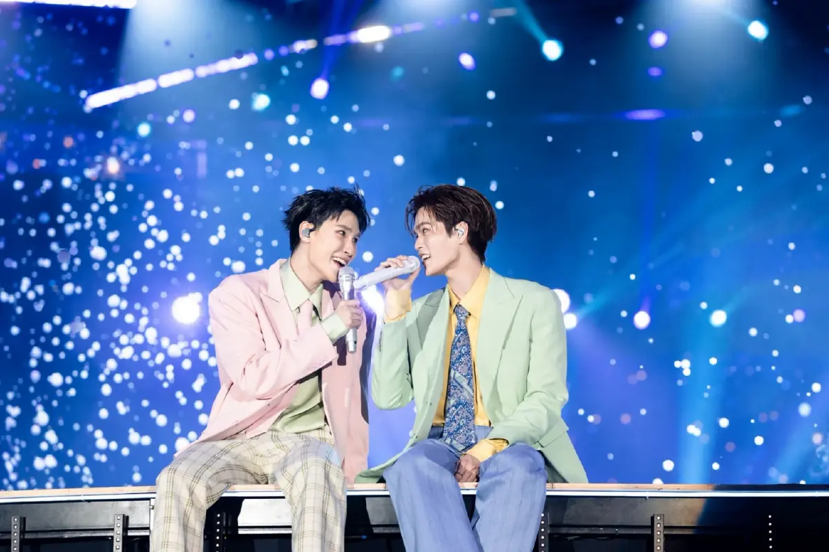 ‘จูเนียร์-มาร์ค’ ใส่สุด คว้าเทรนด์โลก 3 วันติด ใน ‘JUNIOR MARK SunnyMoon CONCERT’