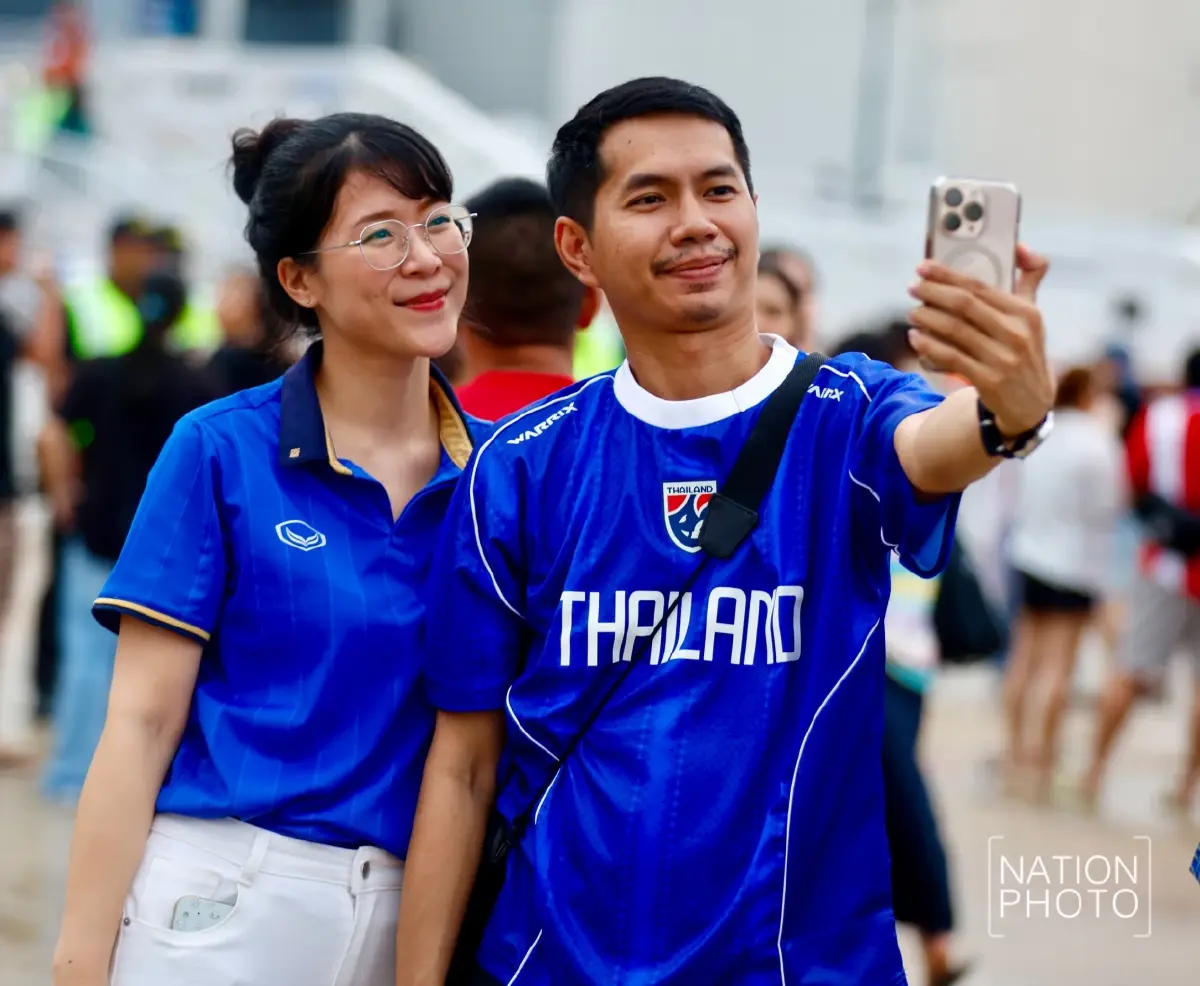 คึกคัก! แฟนบอลไทย-เวียดนามฝ่าฝนแน่นราชมังฯ ลุ้นชิง ASEAN Cup 2026 นัดแรก