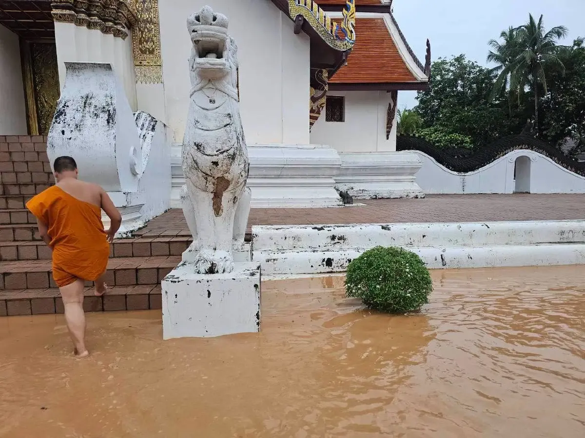 น้ำท่วมน่าน 2569 มวลน้ำทะลักเข้า 'วัดภูมินทร์' เตือนเหนือ รับมือฝนซ้ำ