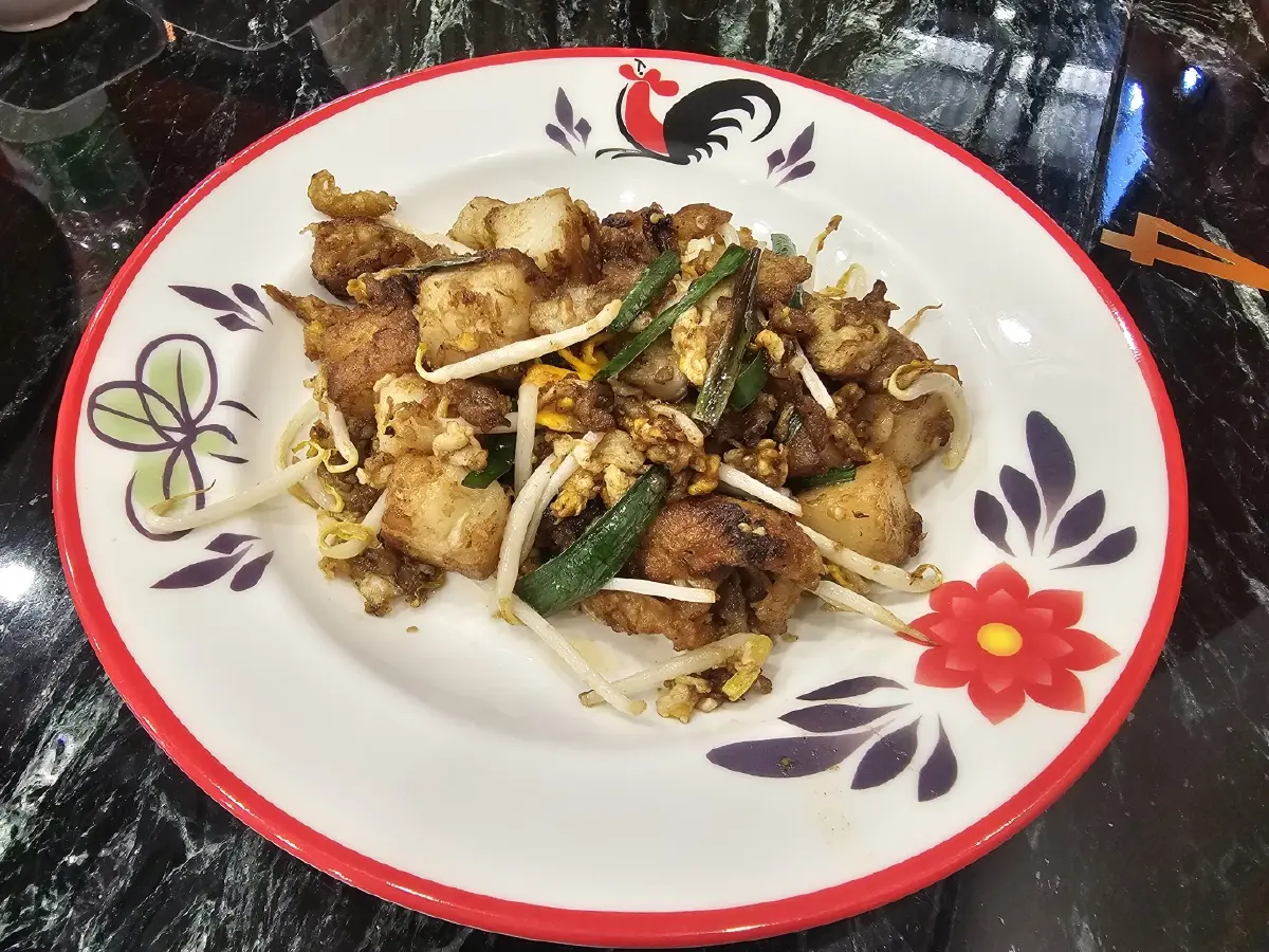 ‘ผัดไทยมันกุ้ง’  ที่ ‘ร้านผัดไทย วันชาติ’  ตลาดบองมาร์เช่  นุ่มอร่อย