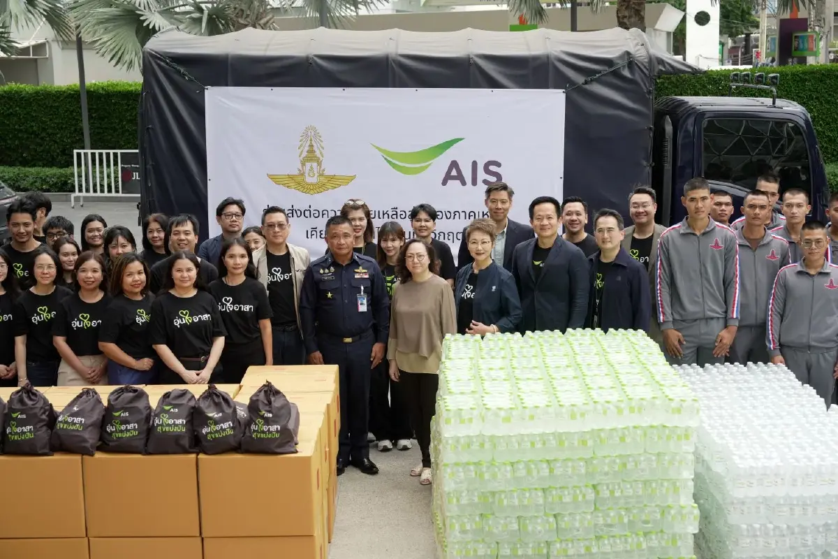 AIS ระดมพนักงาน 'อุ่นใจอาสา' แพ็กถุงยังชีพช่วยผู้ประสบภัยน่าน
