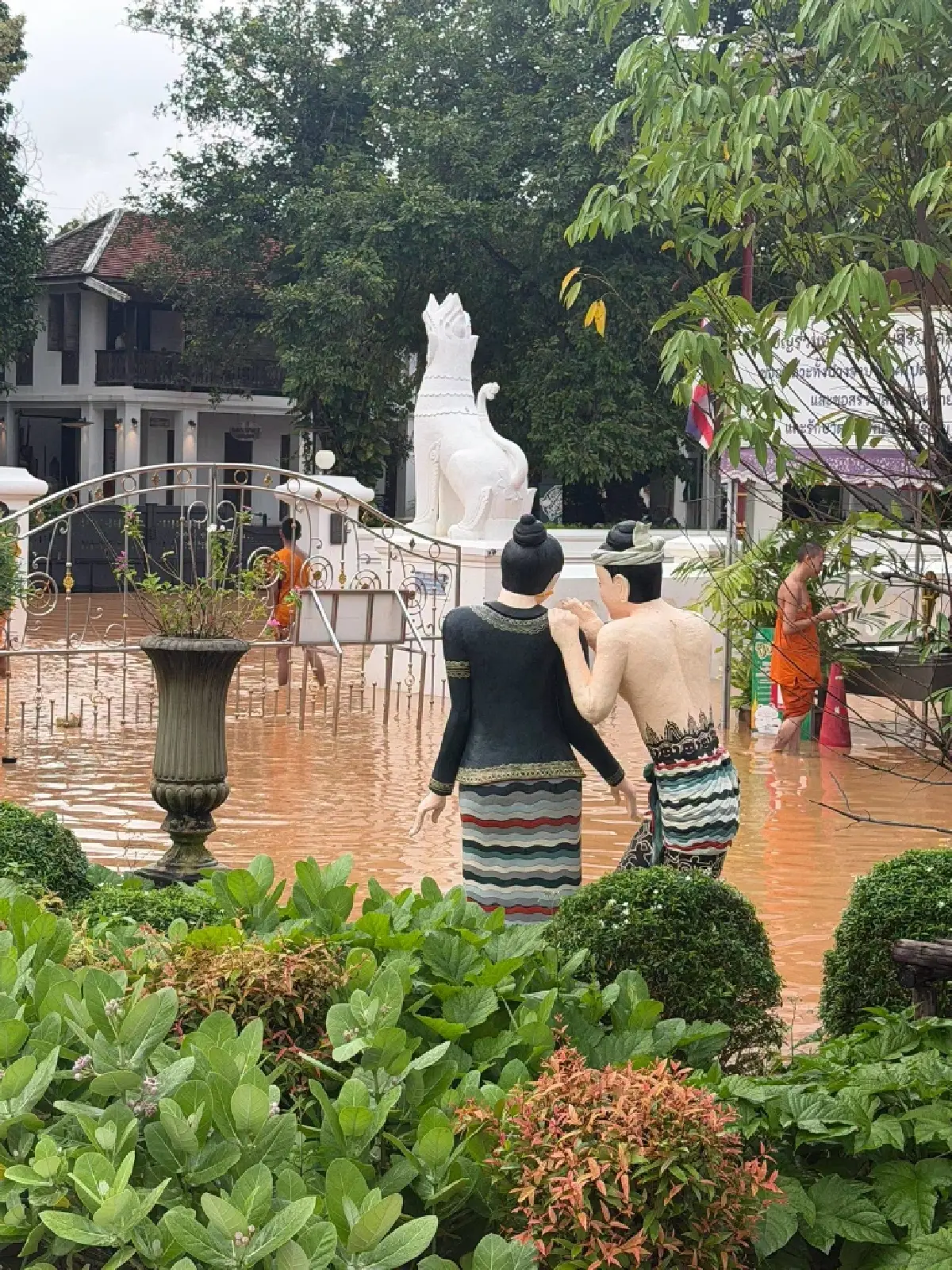 น้ำท่วมน่าน 2569 มวลน้ำทะลักเข้า 'วัดภูมินทร์' เตือนเหนือ รับมือฝนซ้ำ