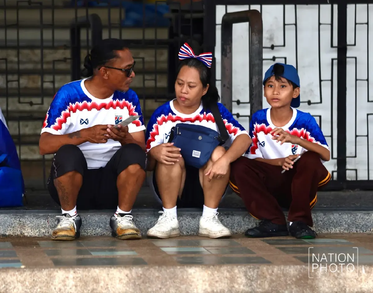 แฟนบอลทยอยเข้าสนามราชมังฯ ร่วมเชียร์ ทีมชาติไทย ดวล สิงคโปร์ ศึก ASEAN Cup 2026