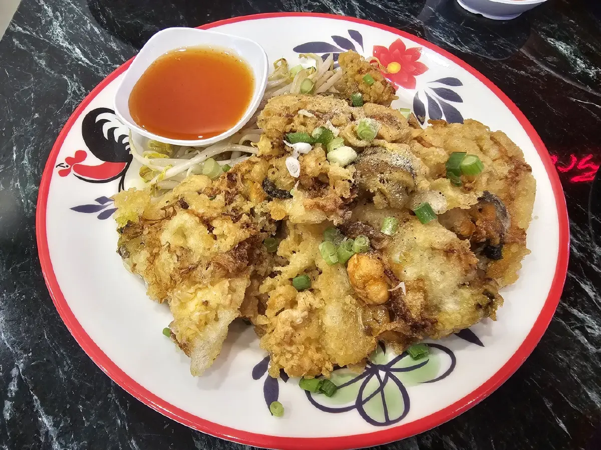 ‘ผัดไทยมันกุ้ง’  ที่ ‘ร้านผัดไทย วันชาติ’  ตลาดบองมาร์เช่  นุ่มอร่อย