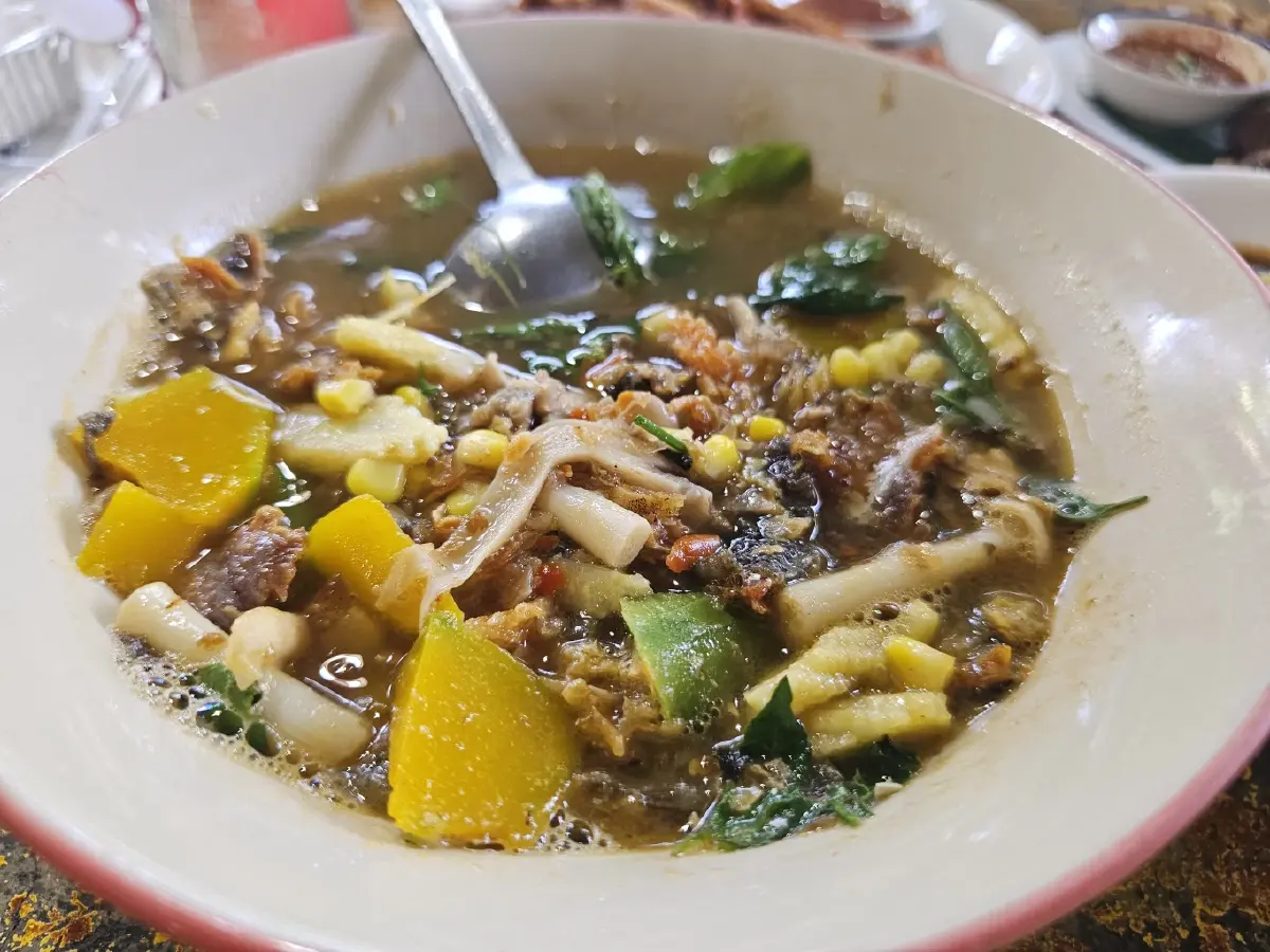 ‘ครัวบ้านเราเอง เขาใหญ่’ อาหารไทย-อีสาน รสมือแม่ แซ่บหลาย