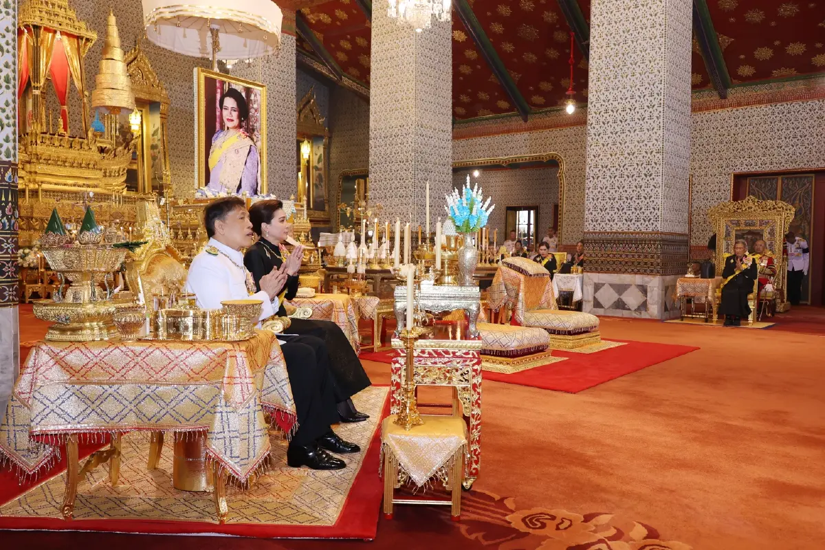ในหลวง-พระราชินี เสด็จฯ ทรงบำเพ็ญพระราชกุศลทักษิณานุปทาน วันคล้ายวันพระราชสมภพ สมเด็จพระพันปีหลวง