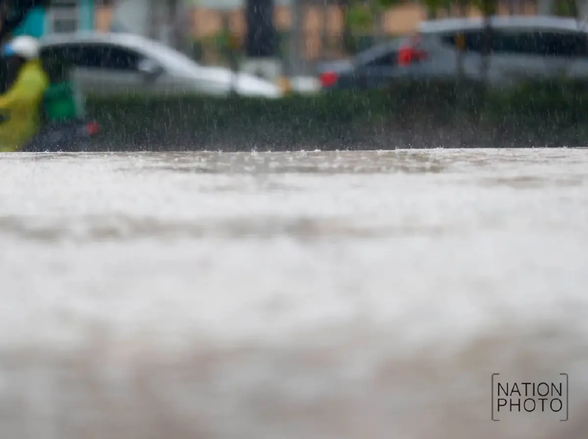 ประกาศฉบับที่ 8 ฝนตกหนักมาก 56 จังหวัด หย่อมความกดอากาศต่ำกระแทกซ้ำ