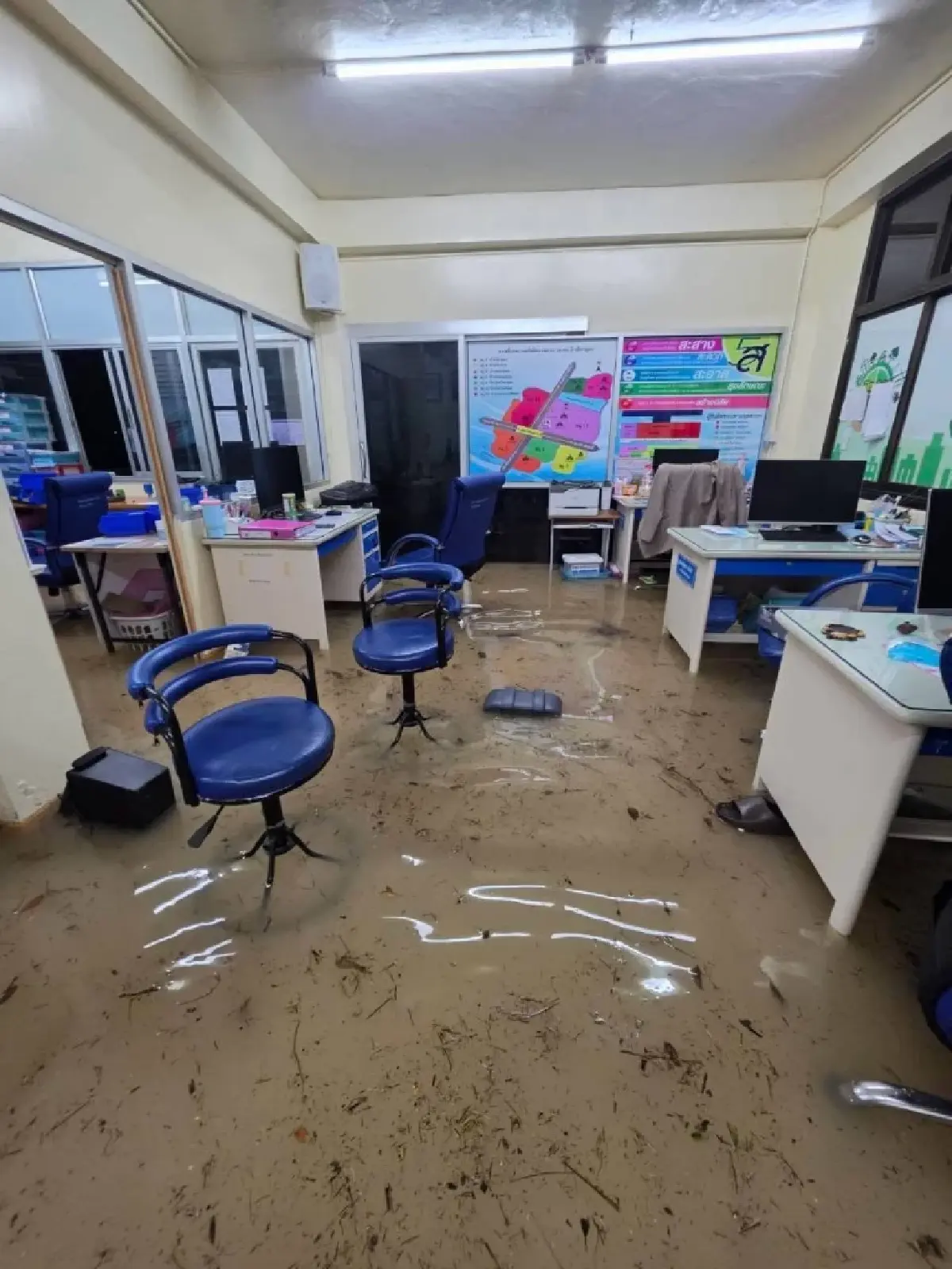 หนักมาก! น้ำท่วมปราจีนบุรี ปิด รพ.สต.บ้านโคกอุดม มวลน้ำล้อมพื้นที่