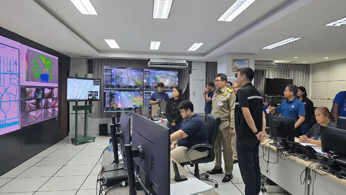 'เอกนิติ' ลุยศูนย์น้ำท่วม กทม. ยันรัฐบาลพร้อมหนุนงบ-อุปกรณ์เต็มที่